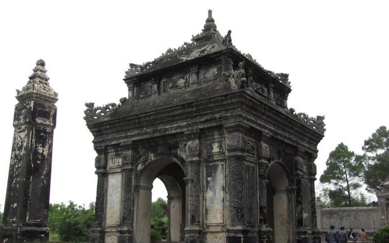 Lăng Vua Đồng Khánh