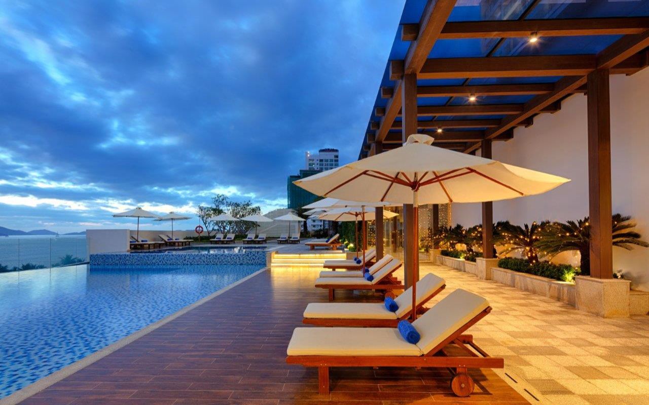 Vinpearl Beachfront Nha Trang - Hồ bơi 1
