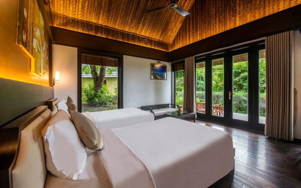 Hòn Tằm Resort - Deluxe Bungalow hướng biển 2 giường đơn