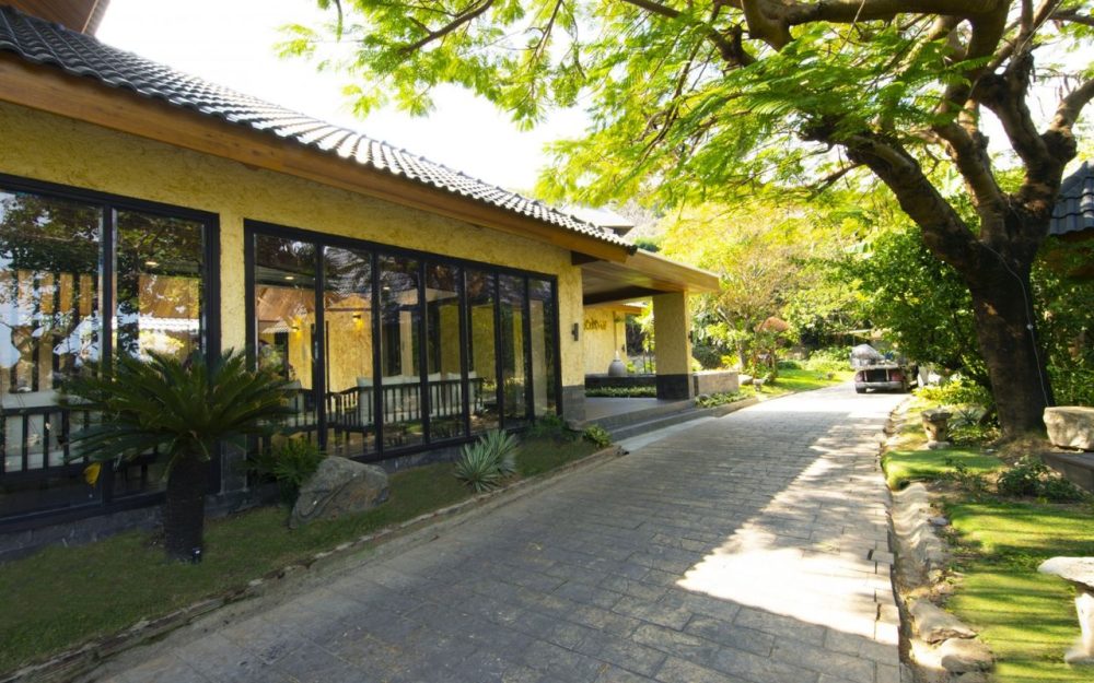 Hòn Tằm Resort - Deluxe Bungalow hướng vườn giường đôi