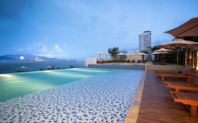 Vinpearl Beachfront Nha Trang - Hồ bơi