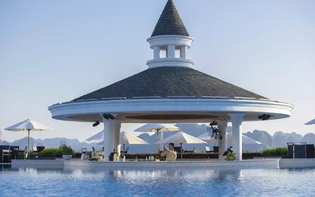 Vinpearl Resort & Spa Hạ Long - Pool Bar