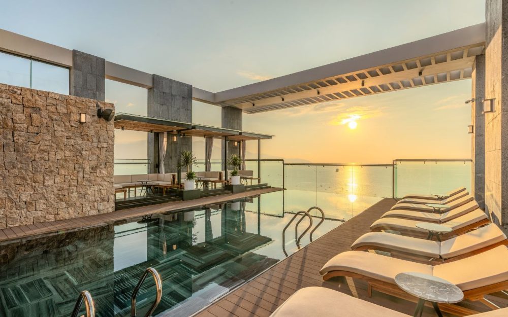 Khách sạn Phúc Long Luxury - Hồ bơi