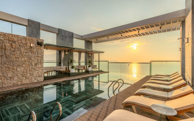 Khách sạn Phúc Long Luxury - Hồ bơi